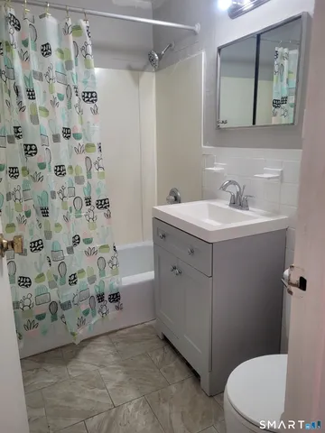 $1,250 | 70 Farmington Avenue, Unit 1T, New London, CT 06320