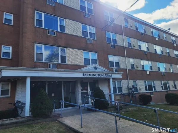 $1,250 | 70 Farmington Avenue, Unit 1T, New London, CT 06320