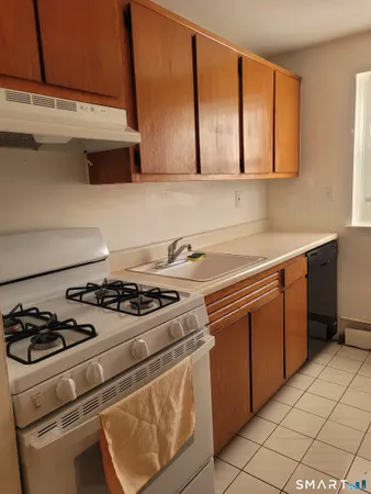 $1,250 | 70 Farmington Avenue, Unit 1T, New London, CT 06320