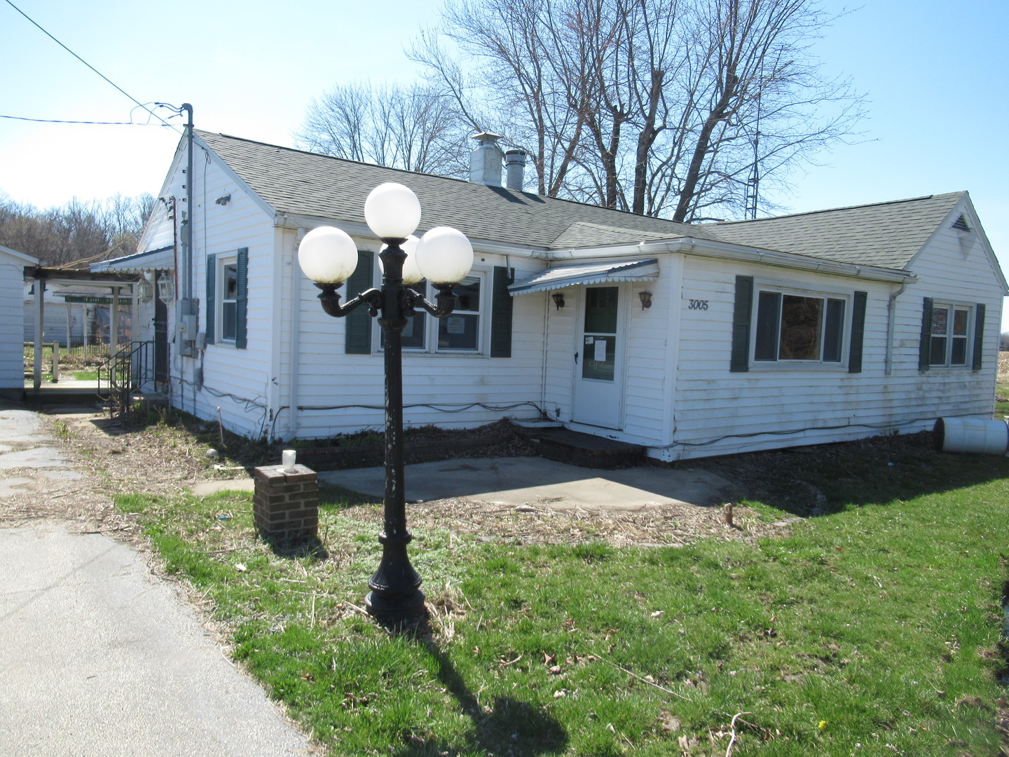 3005 Perrysville Road Danville, IL 61834 - Photo 1 of 20