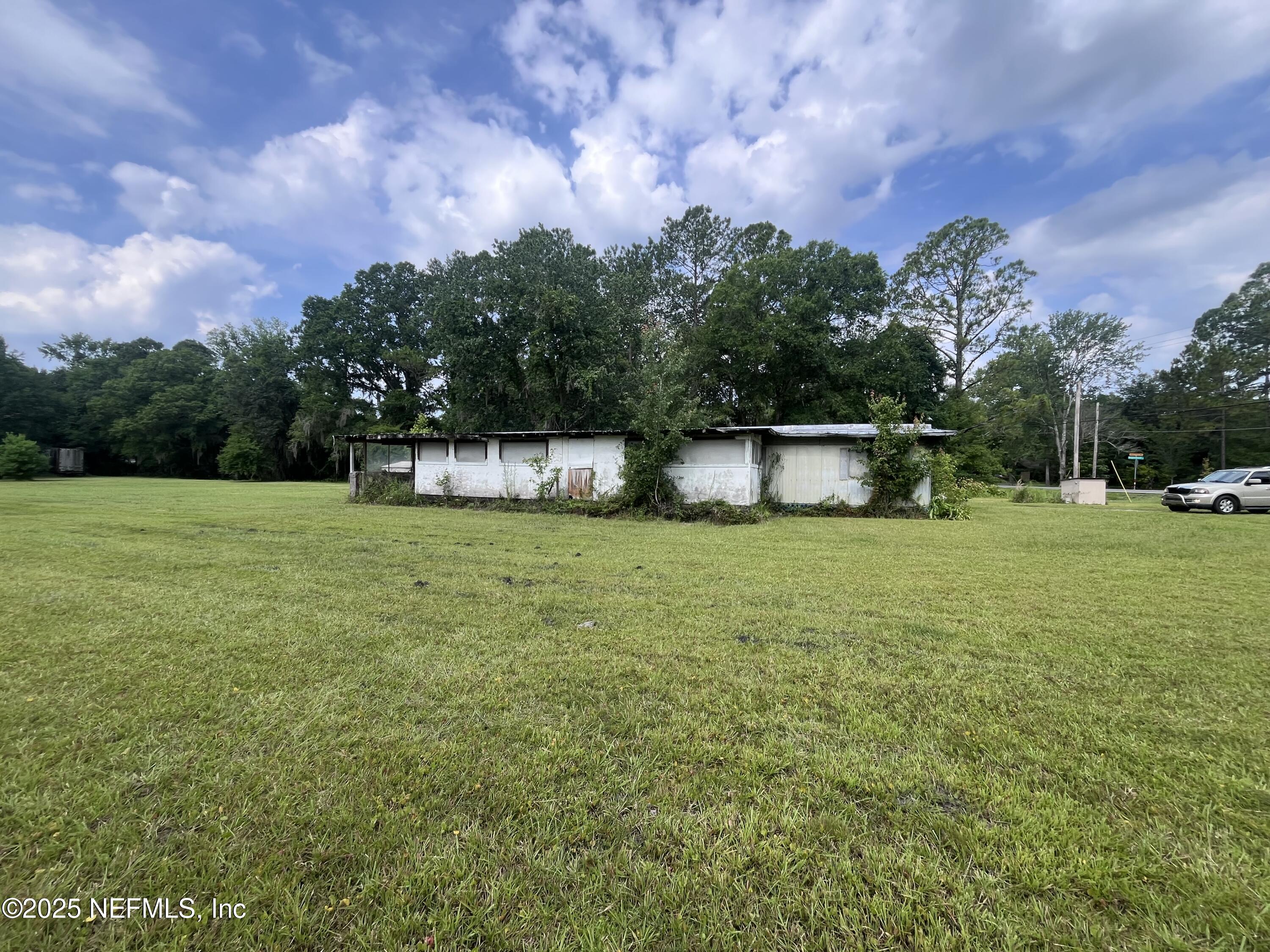 43562 Ratliff Road Callahan, FL 32011 - Photo 3 of 15 a backyard of a house with lots of green space