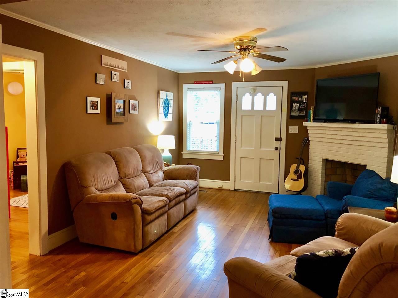 Living Room with hardwood floors and gas fireplace