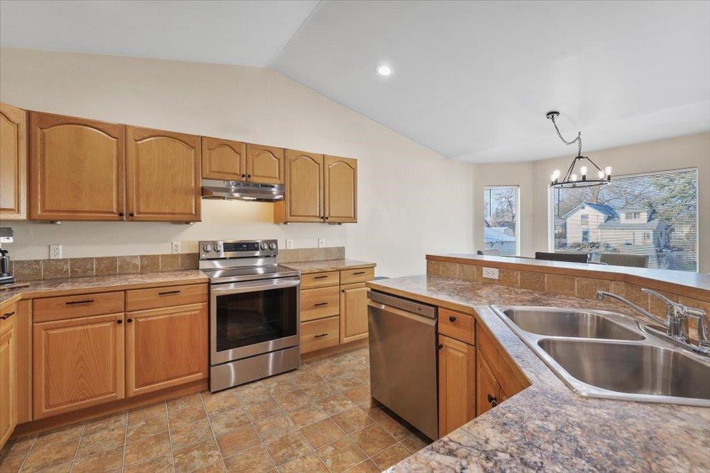 1113 East Rowan Avenue Spokane, WA 99207 - Photo 9 of 31