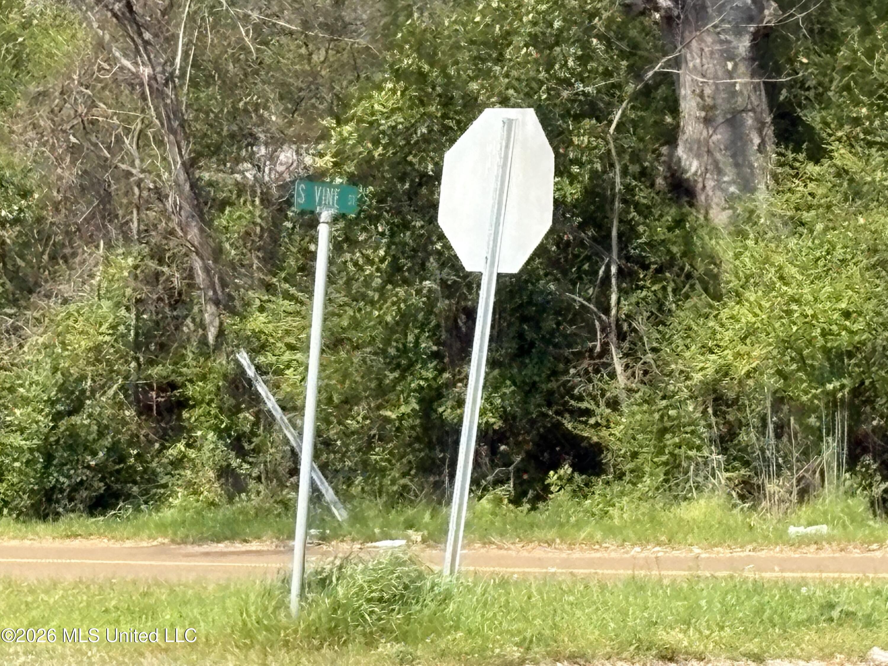 144 Henry Street Lexington, MS 39095 - Photo 3 of 11 IMG_2200