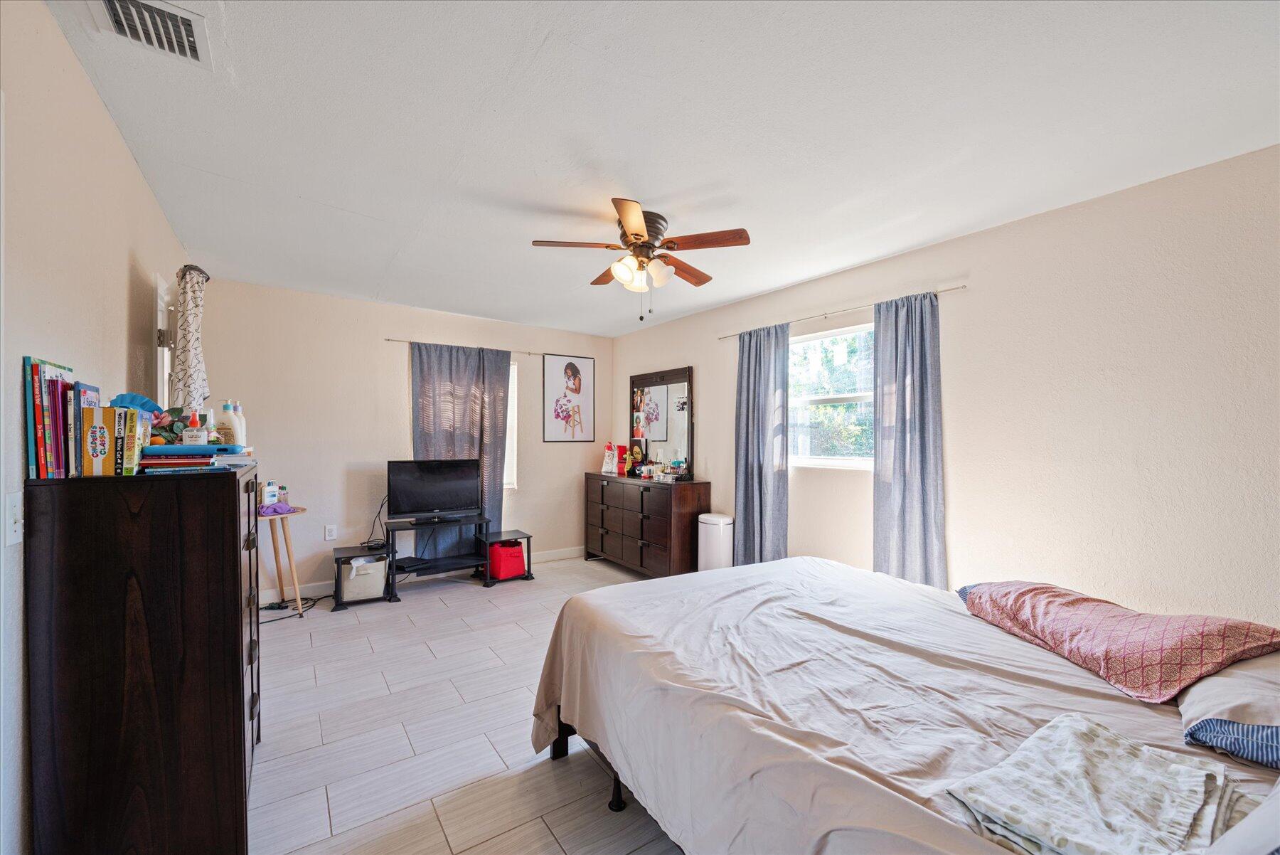 423 West 15th Street Riviera Beach, FL 33404 - Photo 11 of 22 13-DSC_1713