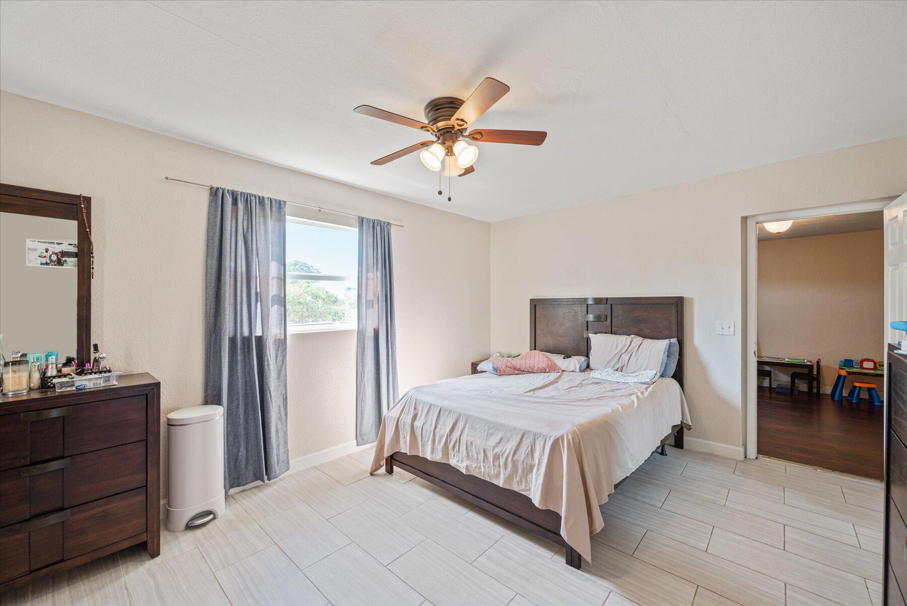 423 West 15th Street Riviera Beach, FL 33404 - Photo 13 of 22 12-DSC_1728