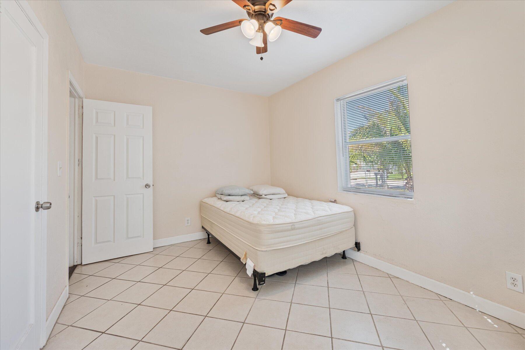 423 West 15th Street Riviera Beach, FL 33404 - Photo 14 of 22 18-DSC_1748