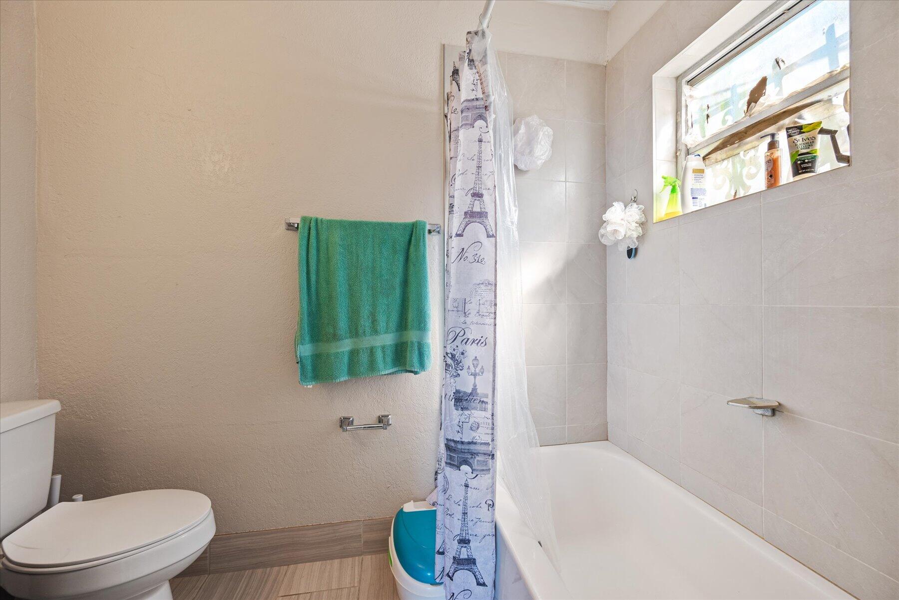 423 West 15th Street Riviera Beach, FL 33404 - Photo 9 of 22 15-DSC_1722