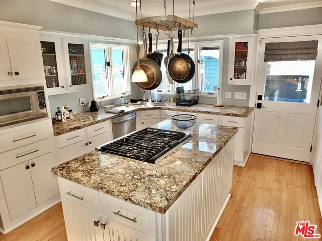 $1,295,000 | 233 Lindero Avenue, Long Beach, CA 90803