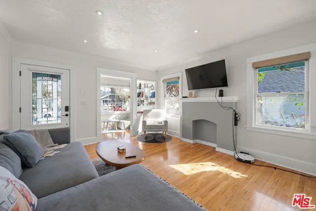 $1,295,000 | 233 Lindero Avenue, Long Beach, CA 90803