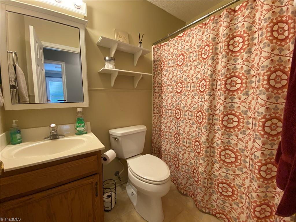 406 Shadybrook Road High Point, NC 27265 - Photo 17 of 23
