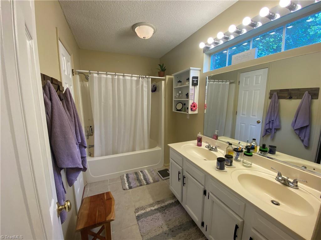 406 Shadybrook Road High Point, NC 27265 - Photo 6 of 23