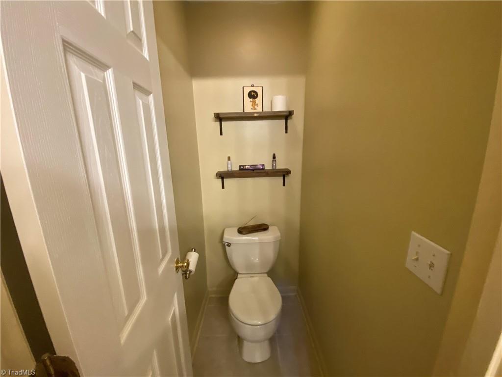 406 Shadybrook Road High Point, NC 27265 - Photo 7 of 23