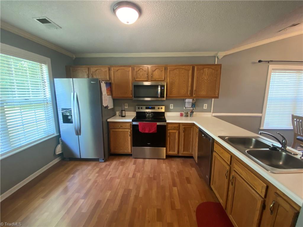 406 Shadybrook Road High Point, NC 27265 - Photo 8 of 23