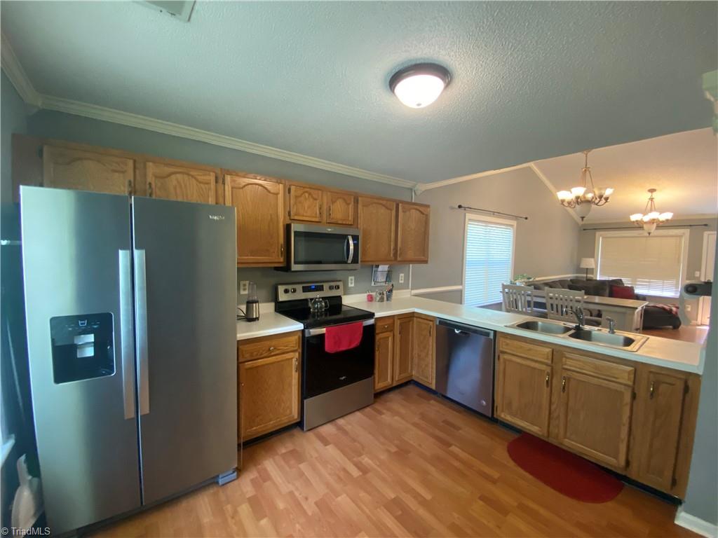 406 Shadybrook Road High Point, NC 27265 - Photo 9 of 23