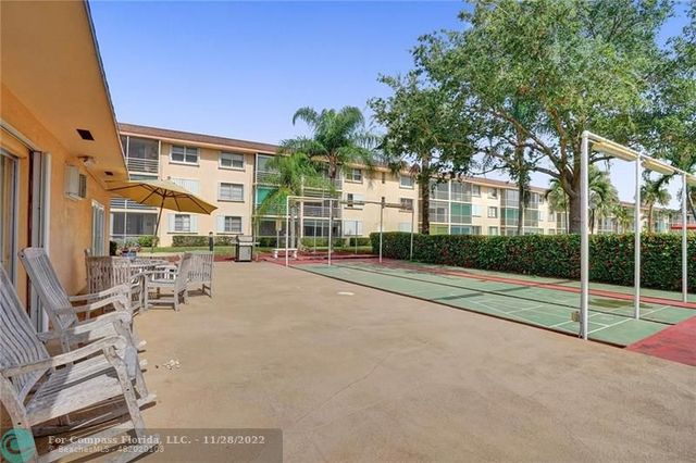 a view of a house with backyard and porch
