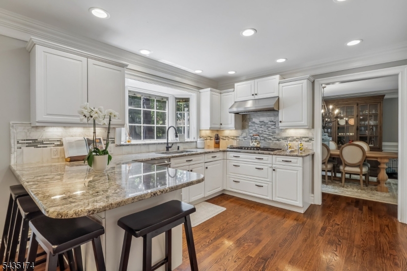 27 Burlington Road Berkeley Heights, NJ 07974 - Photo 6 of 37