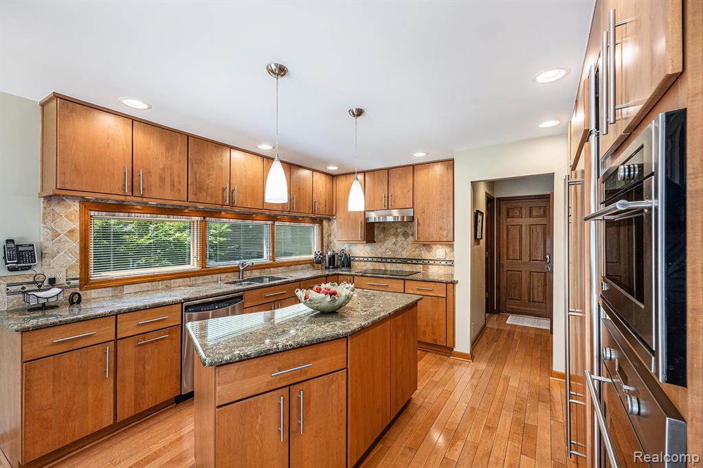 31220 Country Ridge Circle Farmington Hills, MI 48331 - Photo 11 of 35