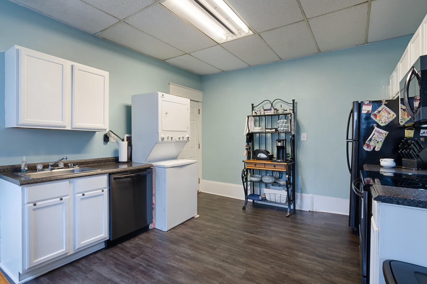 1826 Rorer Avenue Southwest Roanoke, VA 24016 - Photo 17 of 39 A Eat-in Kitchen2