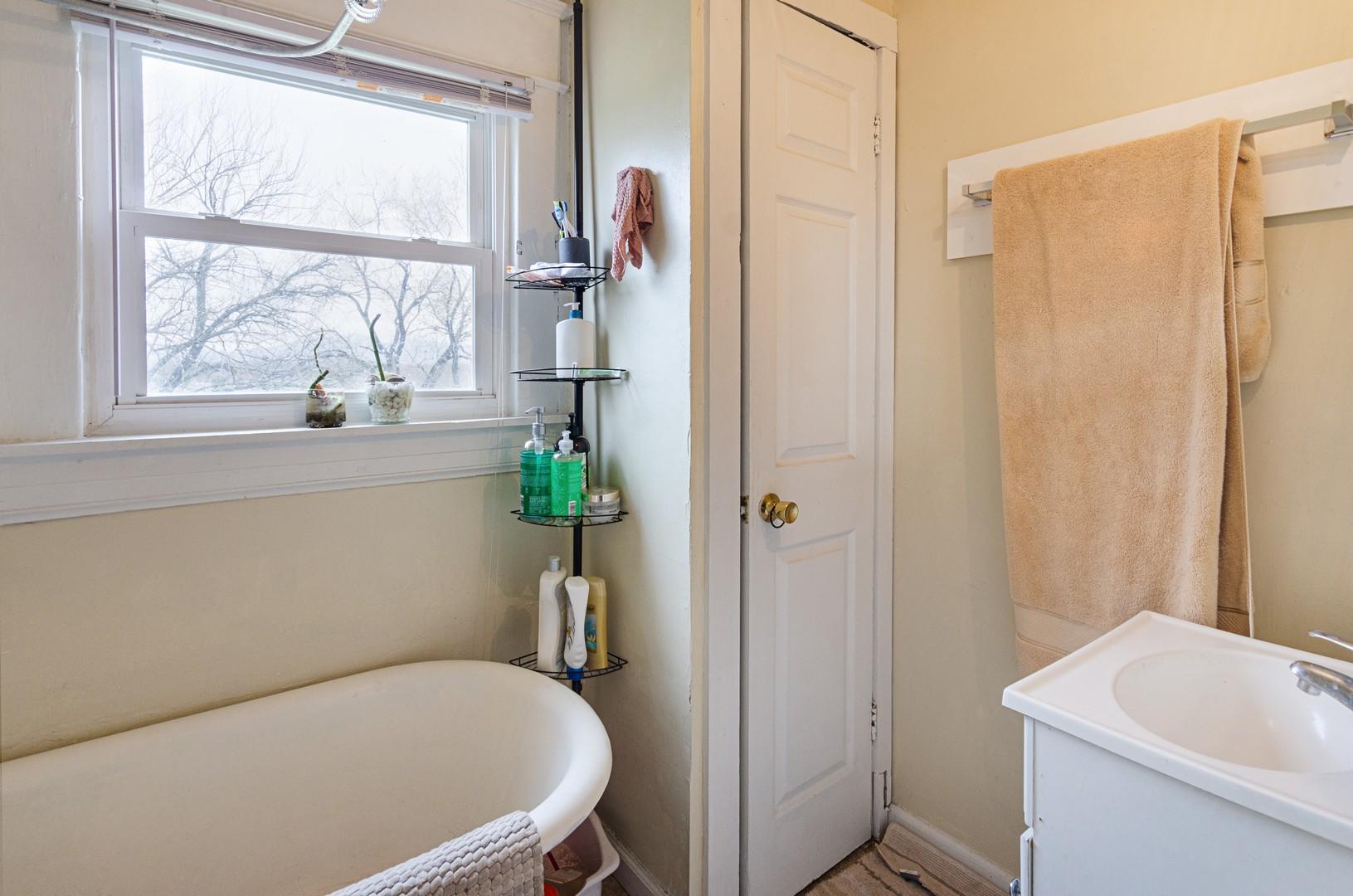 1826 Rorer Avenue Southwest Roanoke, VA 24016 - Photo 35 of 39 B Full Bath