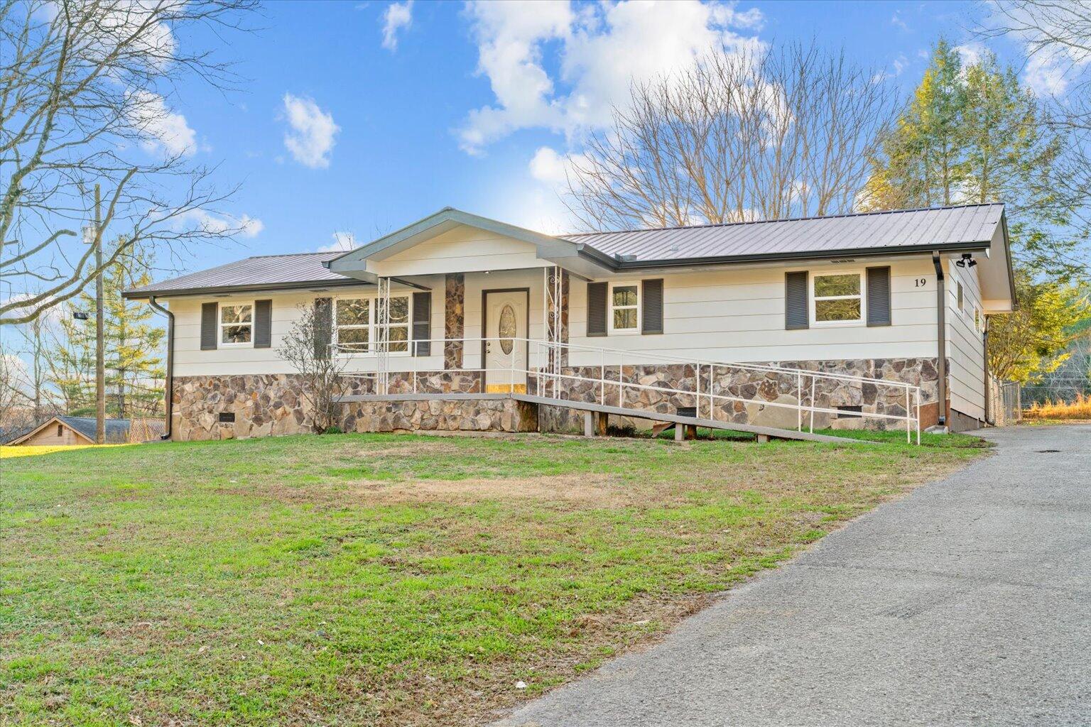 19 Bright Lane Ringgold, GA 30736 - Photo 4 of 40 04-DSC08640