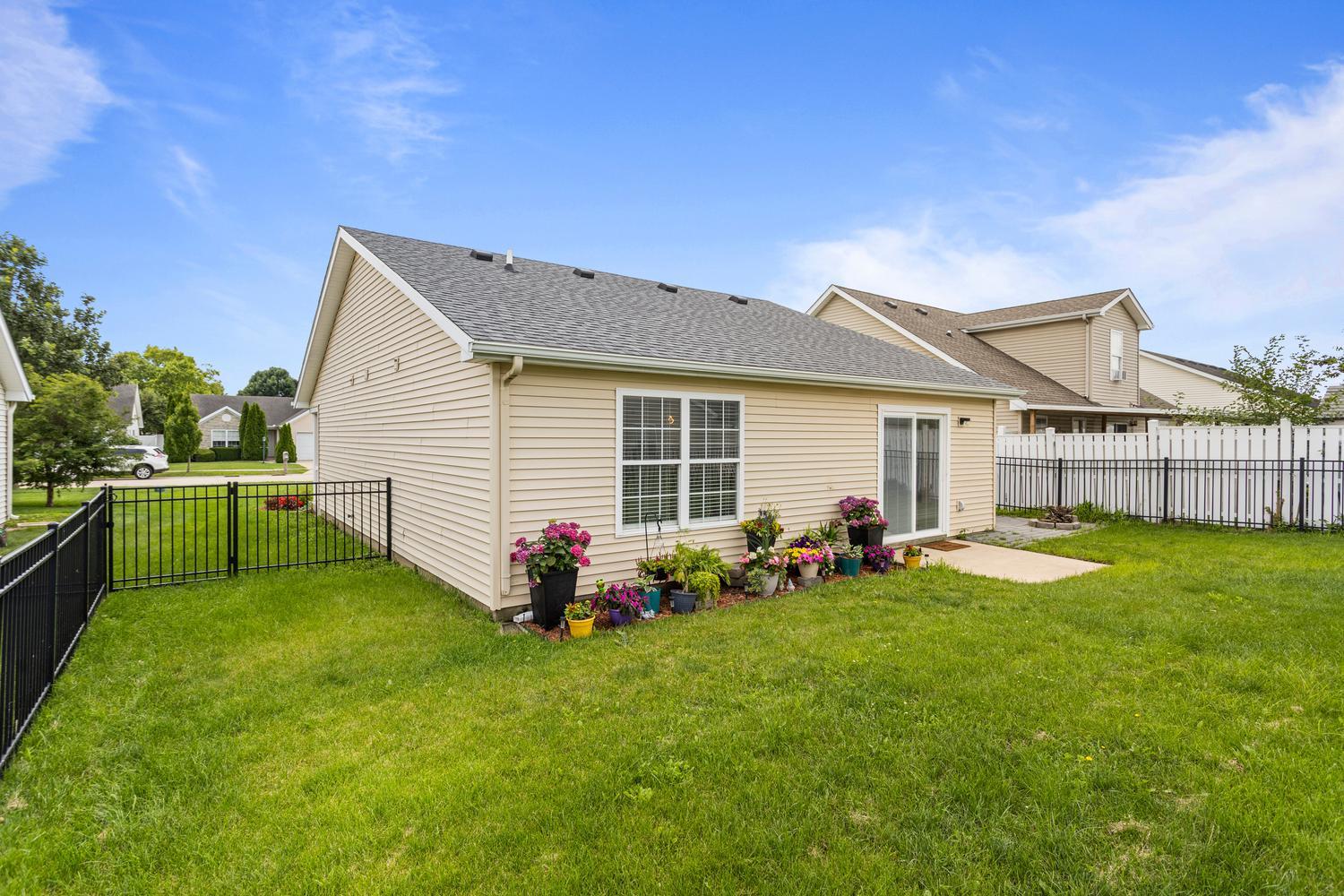 706 Corey Lane Champaign, IL 61822 - Photo 4 of 27