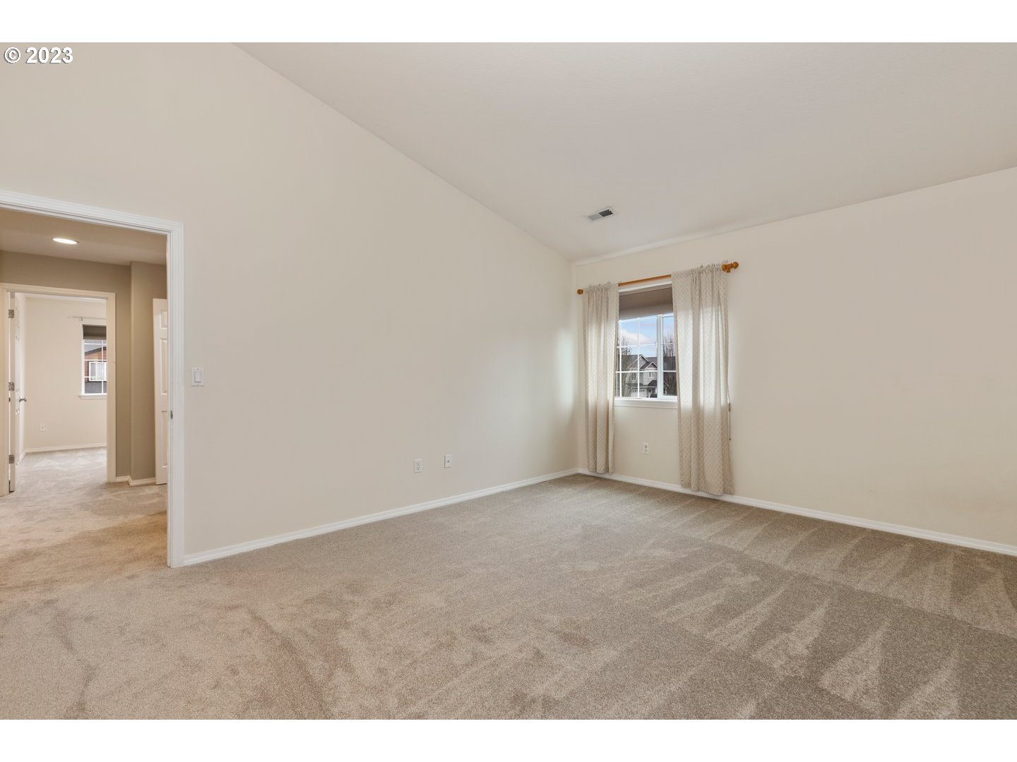 16519 Northeast 12th Avenue Ridgefield, WA 98642 - Photo 20 of 44 an empty room with windows and closet