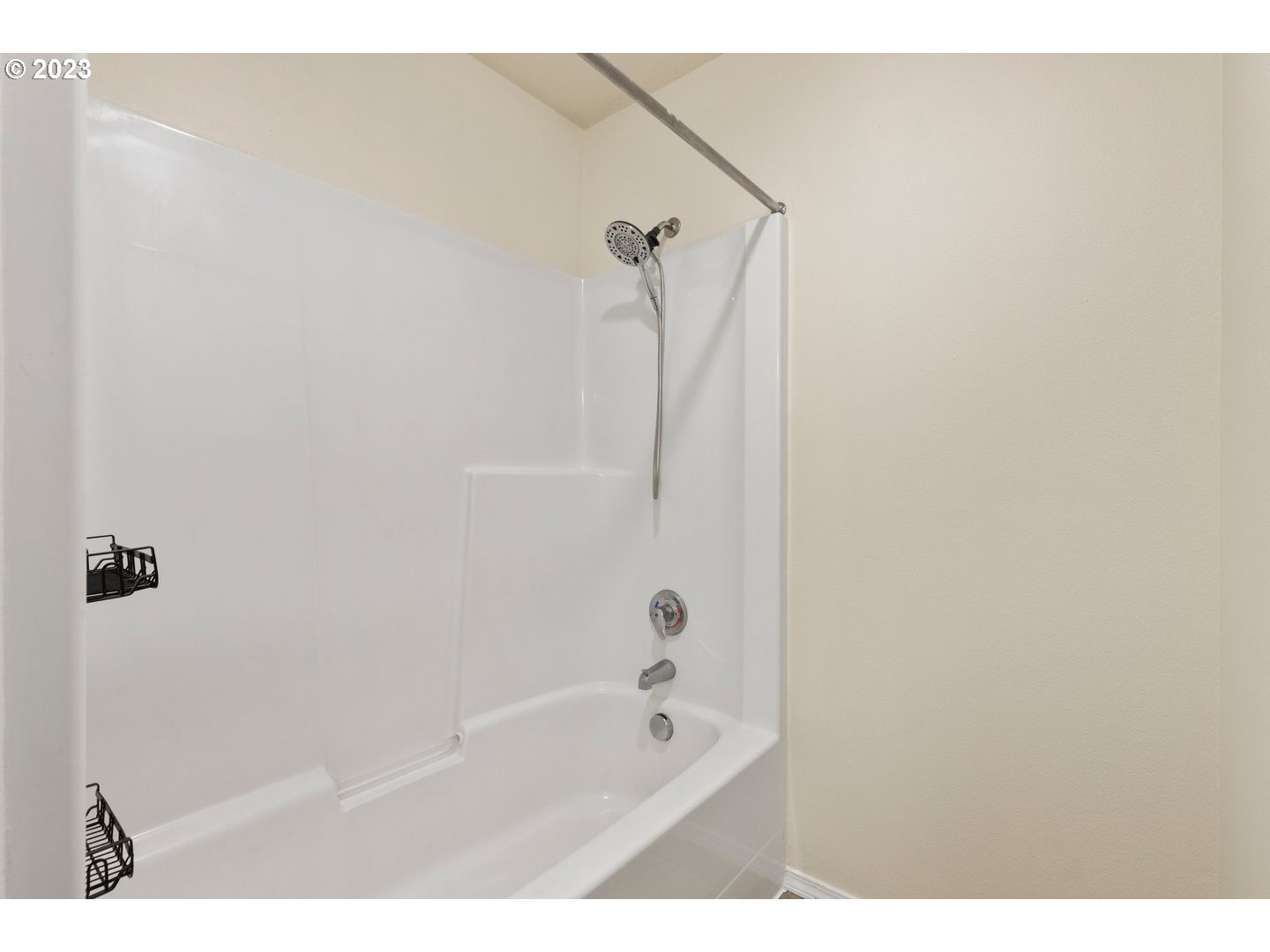 16519 Northeast 12th Avenue Ridgefield, WA 98642 - Photo 29 of 44 a bathroom with a bathtub