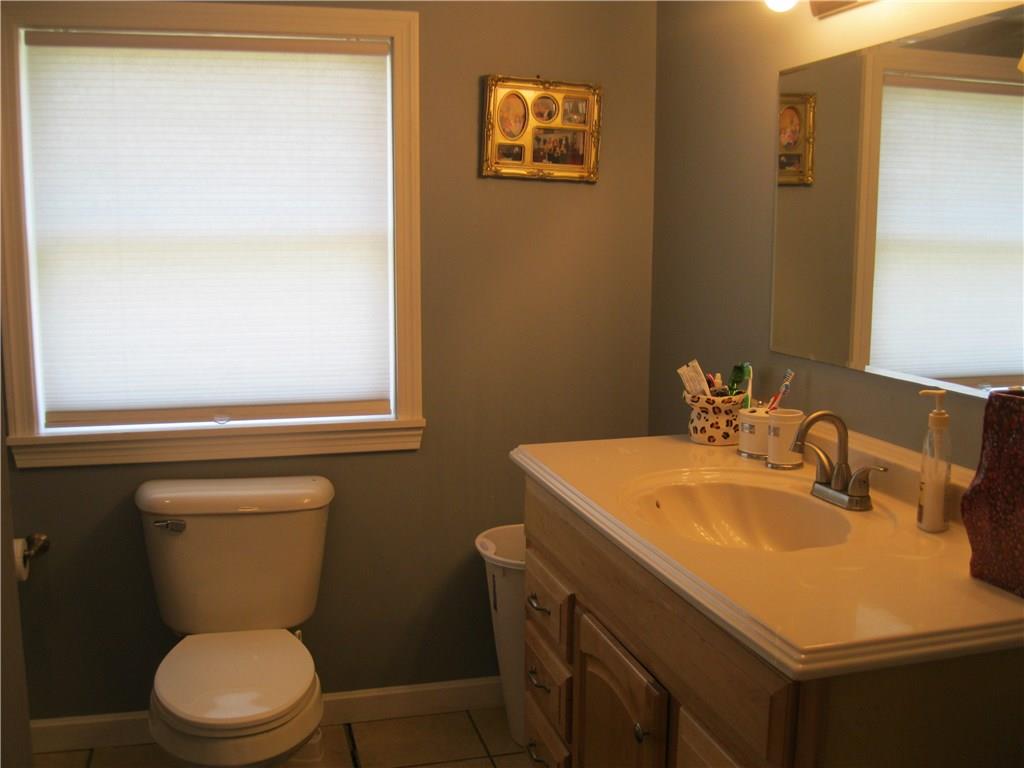 4060 Old Mercer Road New Castle, PA 16105 - Photo 12 of 20 Downstairs full bath