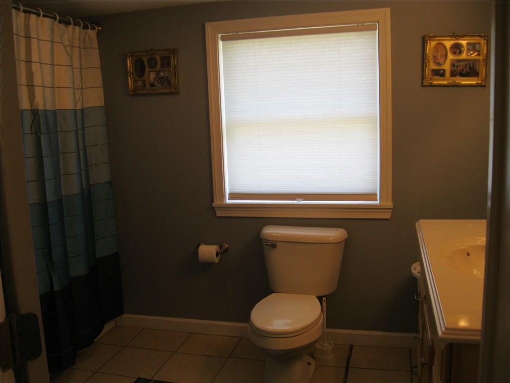 4060 Old Mercer Road New Castle, PA 16105 - Photo 13 of 20 Full bathroom on first floor