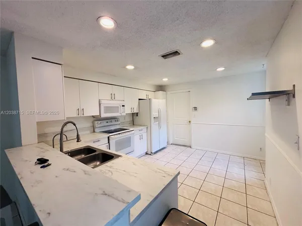 $2,645 | 1290 Sorrento Drive, Unit 1290, Weston, FL 33326