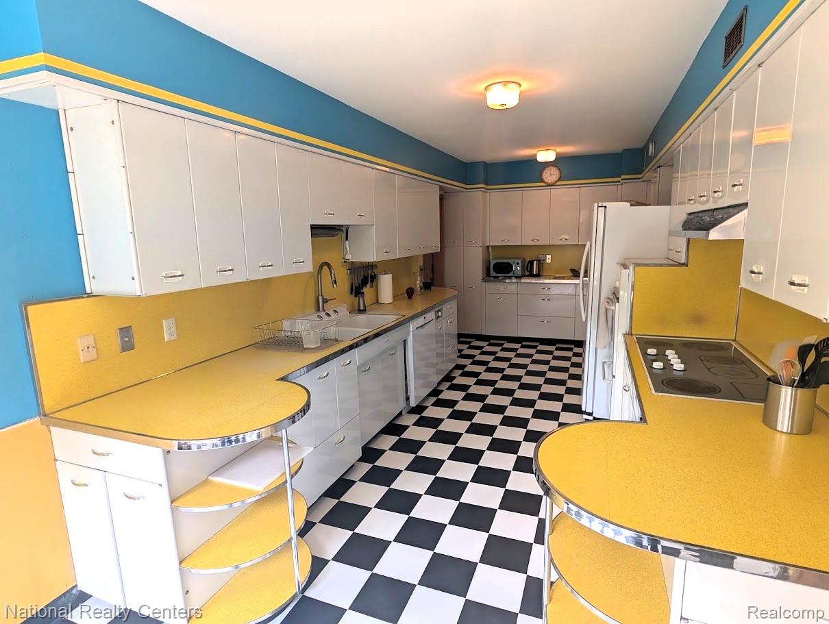 821 Pemberton Road Grosse Pointe, MI 48230 - Photo 12 of 68 Kit.jpg