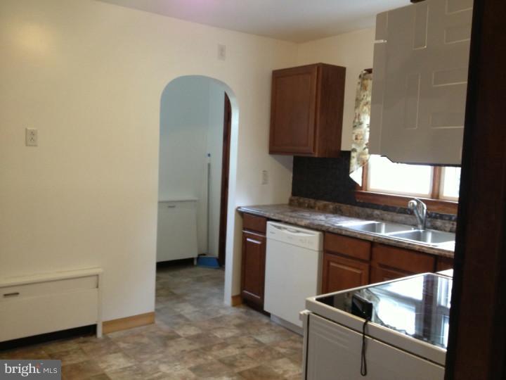 1266 Southampton Road Philadelphia, PA 19116 - Photo 10 of 24 Kitchen