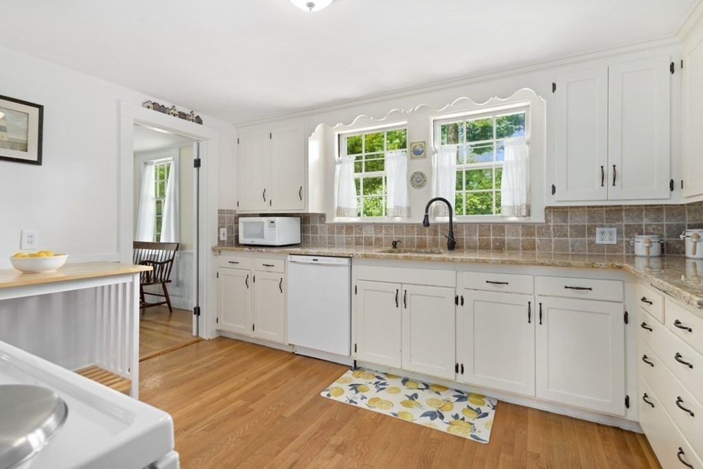 35 Carter Road Lynnfield, MA 01940 - Photo 14 of 32 Gallery Image 14