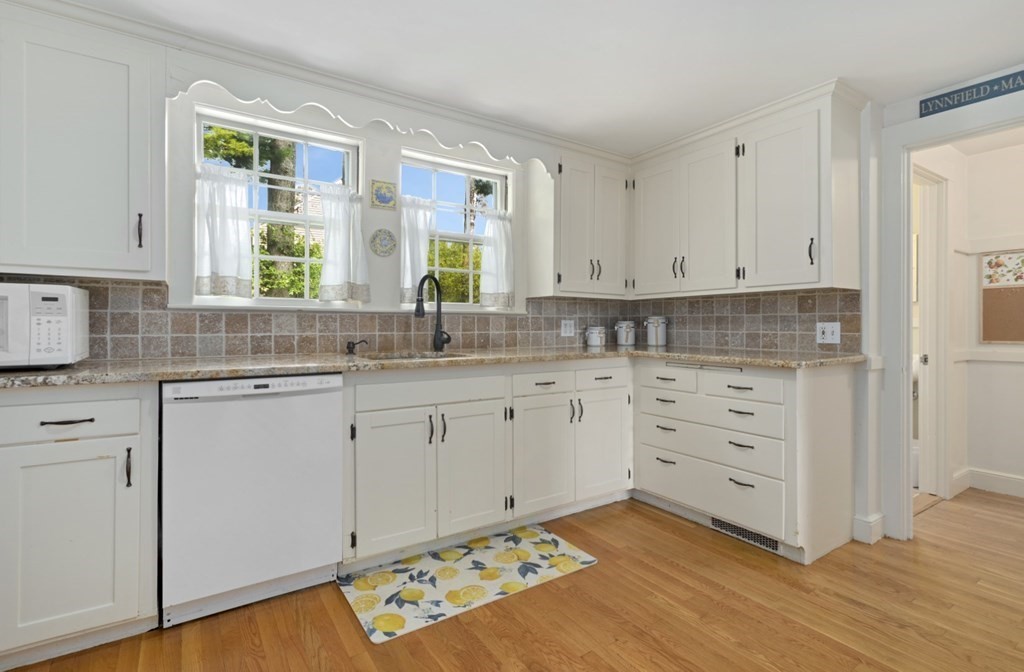 35 Carter Road Lynnfield, MA 01940 - Photo 18 of 32 Gallery Image 18