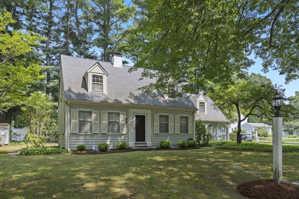 35 Carter Road Lynnfield, MA 01940 - Photo 2 of 32 Gallery Image 2