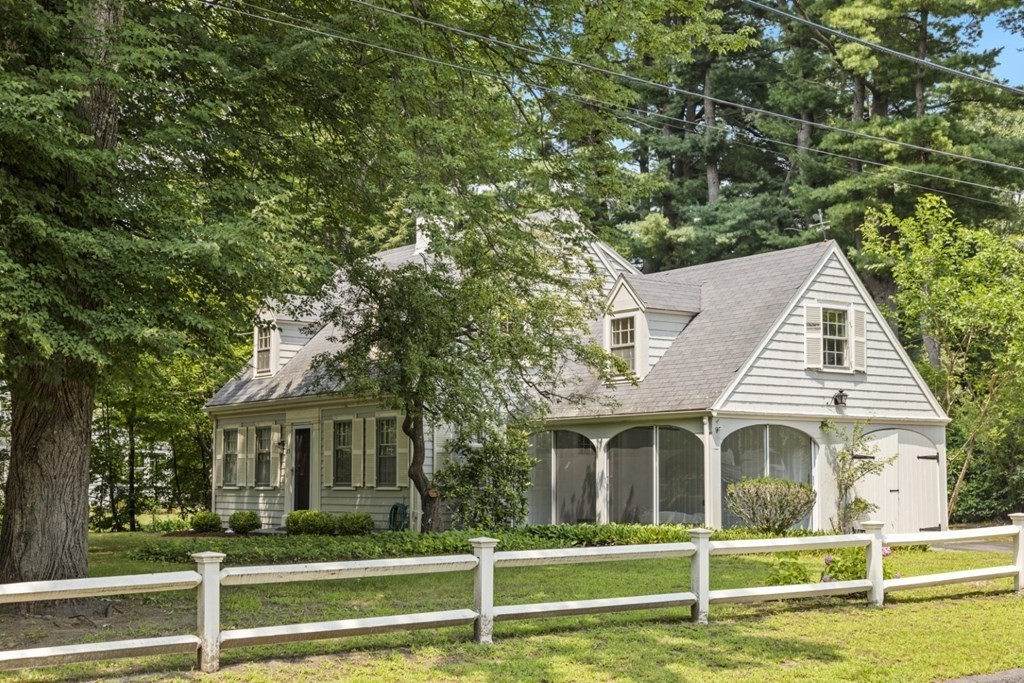 35 Carter Road Lynnfield, MA 01940 - Photo 3 of 32 Gallery Image 3