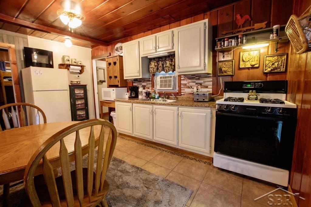1467 Estey Road Beaverton, MI 48612 - Photo 8 of 16 50122040-7.JPG
