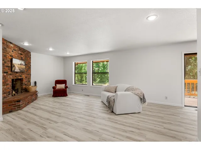 $1,490,000 | 93933 Marcola Road, Marcola, OR 97454