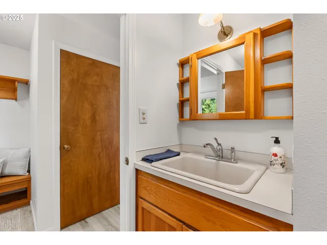 $1,490,000 | 93933 Marcola Road, Marcola, OR 97454