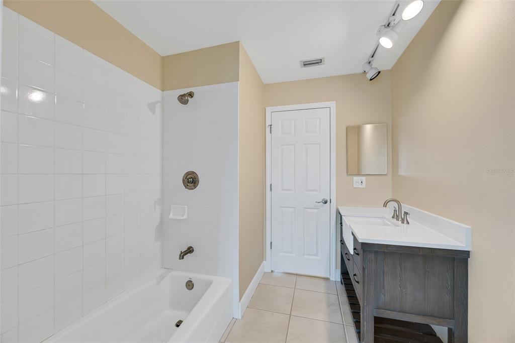 911 Silver Palm Way Apollo Beach, FL 33572 - Photo 30 of 35 a bathroom with a bathtub shower sink and mirror