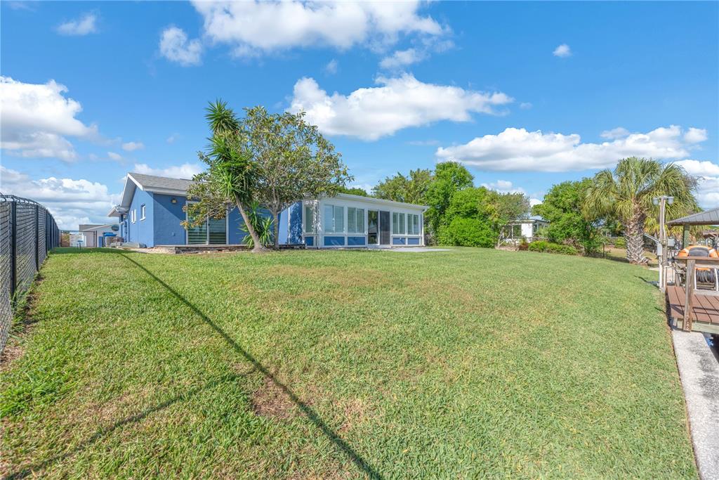 911 Silver Palm Way Apollo Beach, FL 33572 - Photo 4 of 35 a view of a house with a big yard