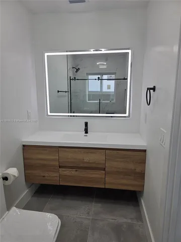 a view of a yard in front of a house with large tree