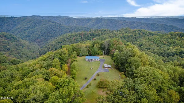 $279,900 | 392 Elbert Ramsey Road, Clinchco, VA 24226