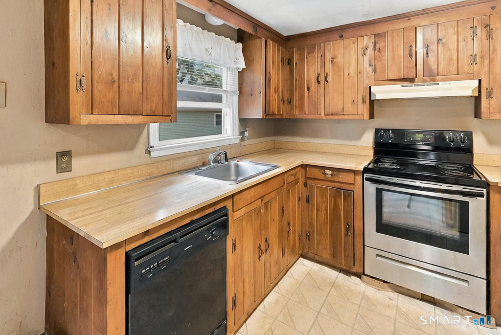 400 Hidden Lake Road Haddam, CT 06441 - Photo 6 of 37 Gallery Image 6