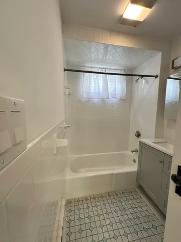 $3,200 | 159 Boston Avenue, Unit 1, Somerville, MA 02144