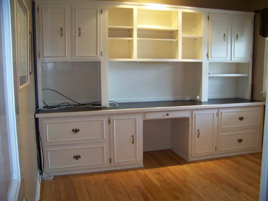 3518 North View Road Rockford, IL 61114 - Photo 6 of 10 a view of an empty room with cabinet