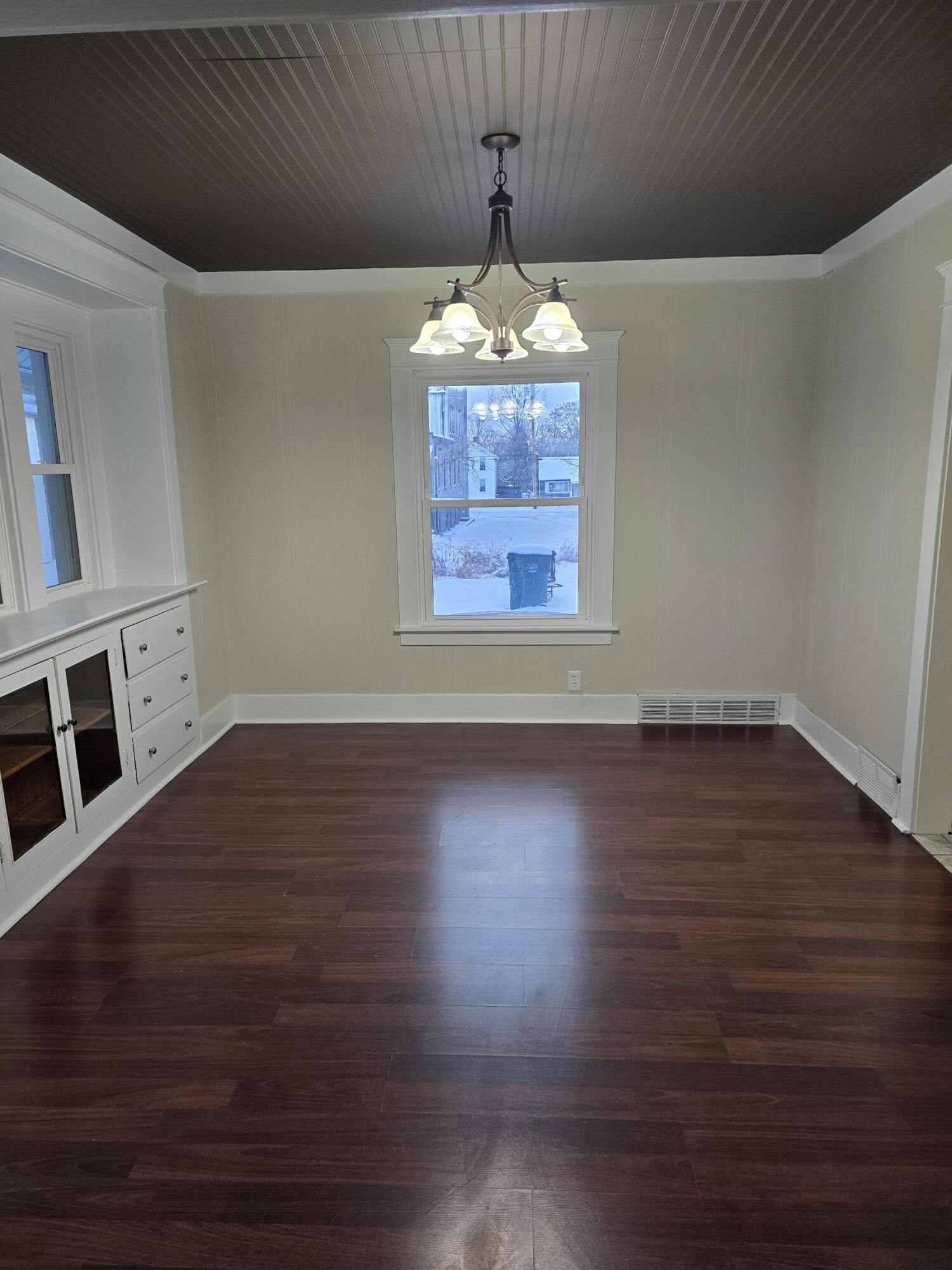 1013 Mahlon Street Lansing, MI 48906 - Photo 11 of 42 1000015837