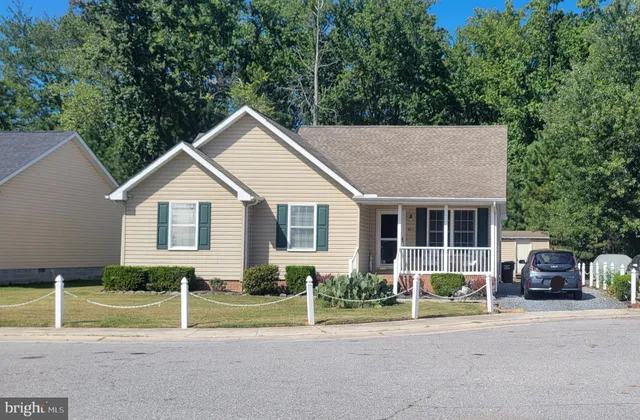 a view of a house with a yard and plants