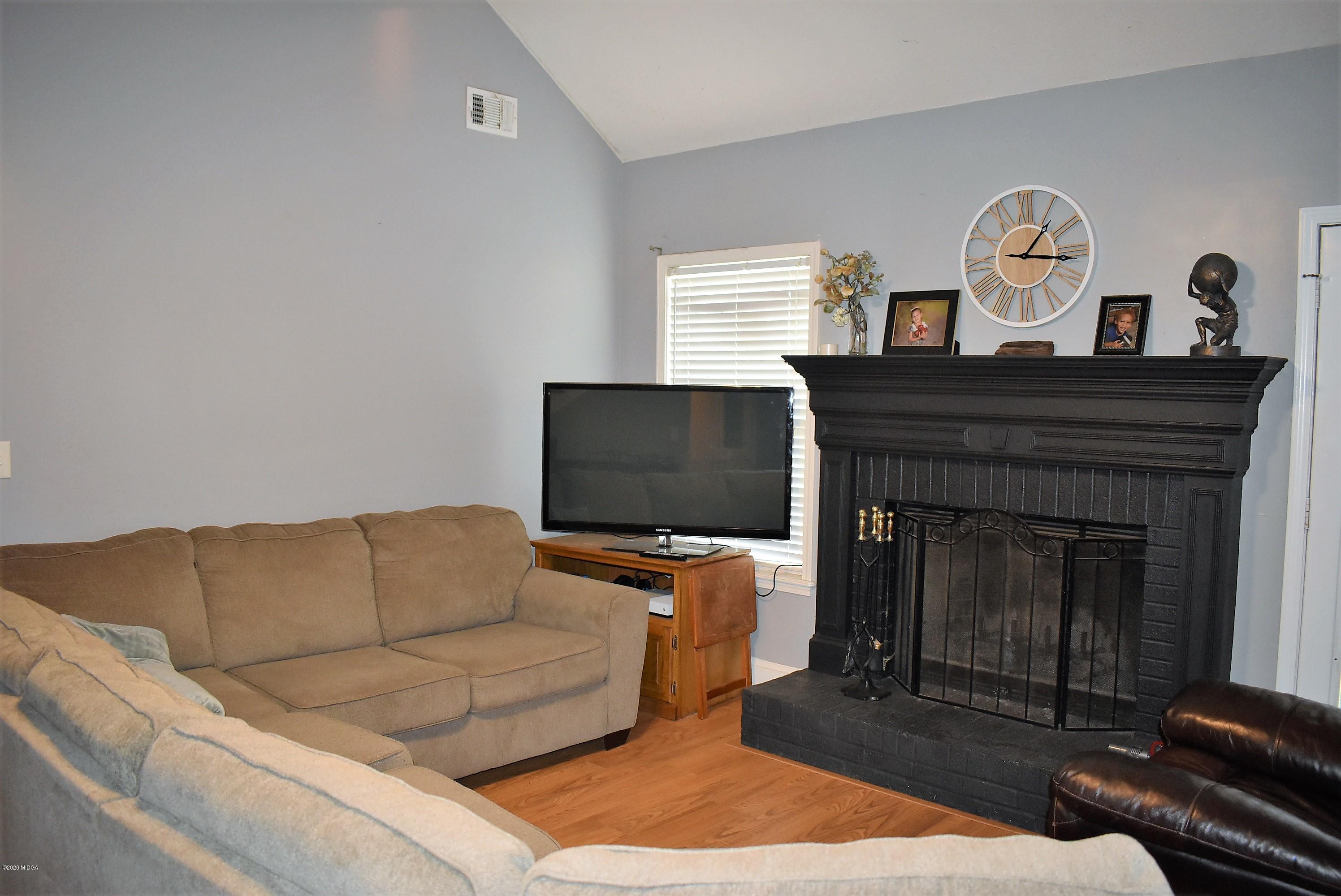 103 Roya Court Warner Robins, GA 31088 - Photo 3 of 30 DSC_2112 (2)